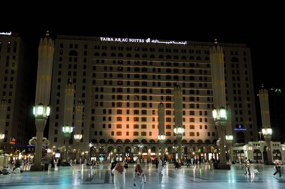 Taiba Suites Madinah Medina Eksteriør bilde The hotel at night