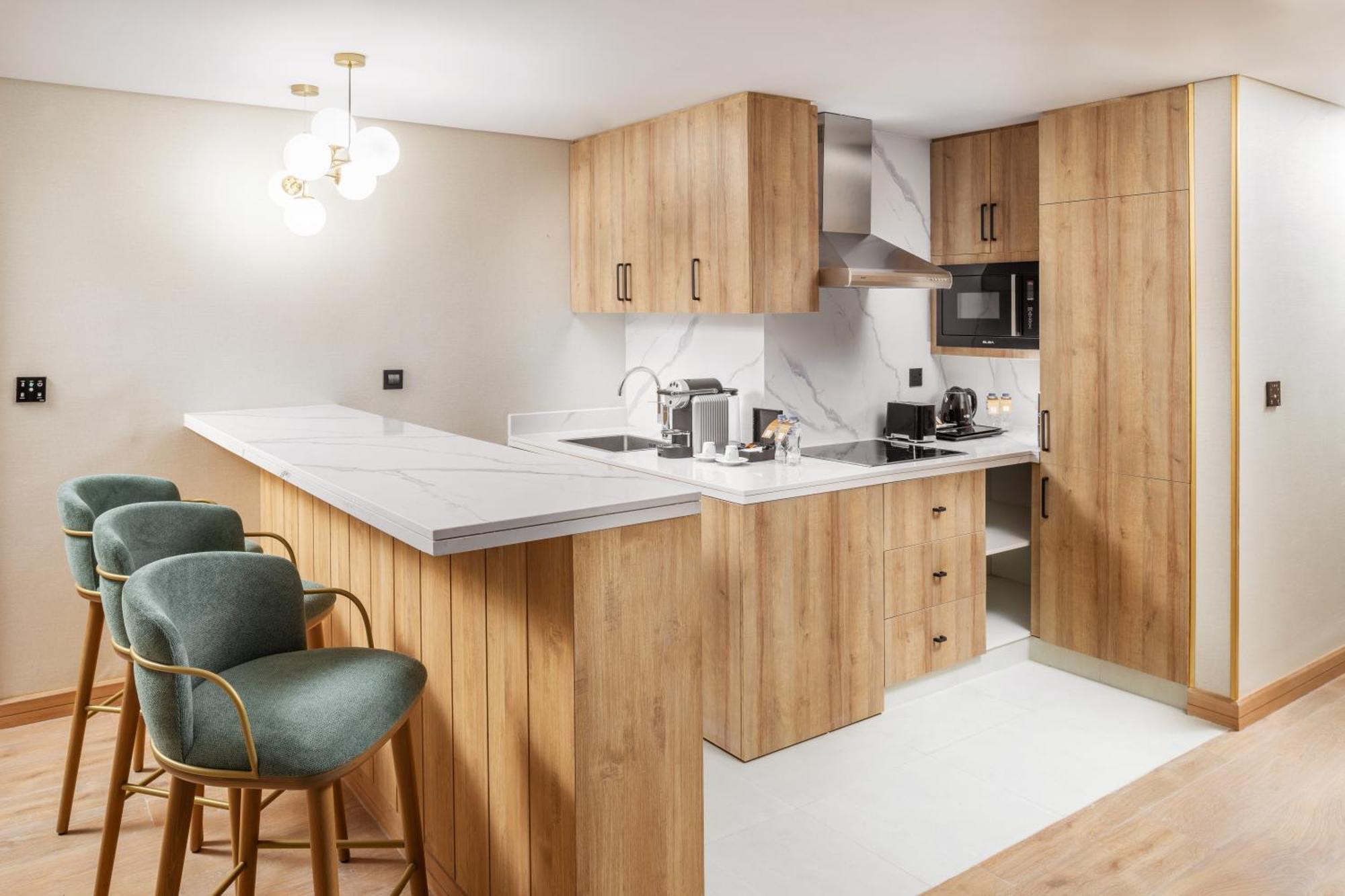 Taiba Suites Madinah Medina Eksteriør bilde A kitchen in a serviced apartment