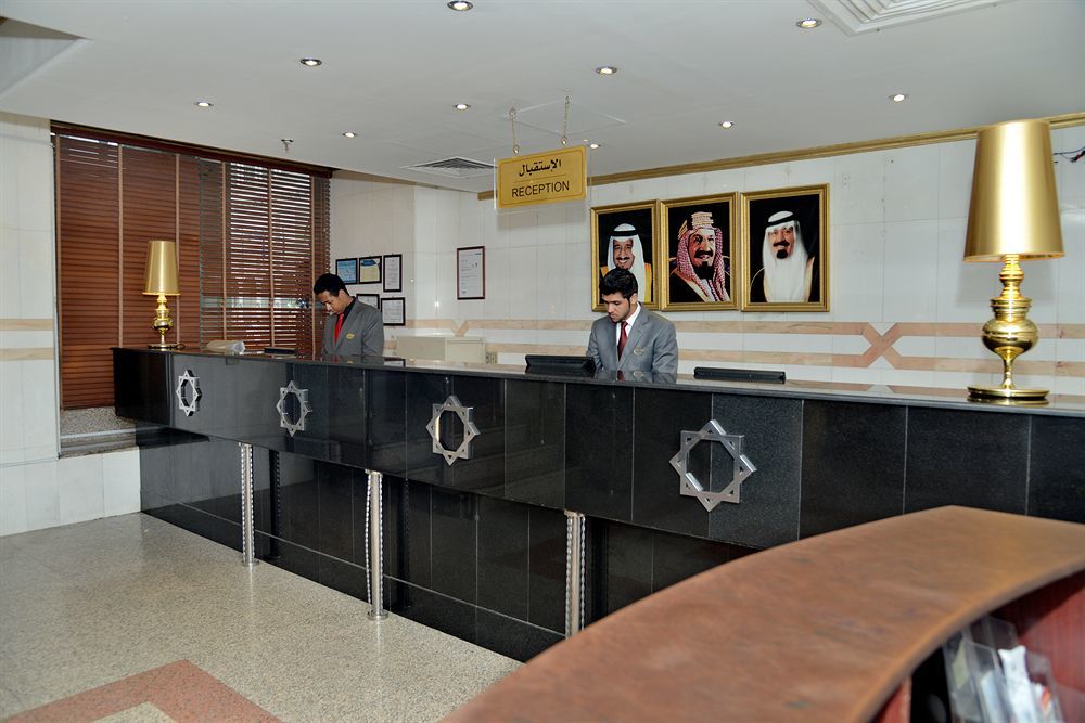 Taiba Suites Madinah Medina Eksteriør bilde Reception desk at a hotel