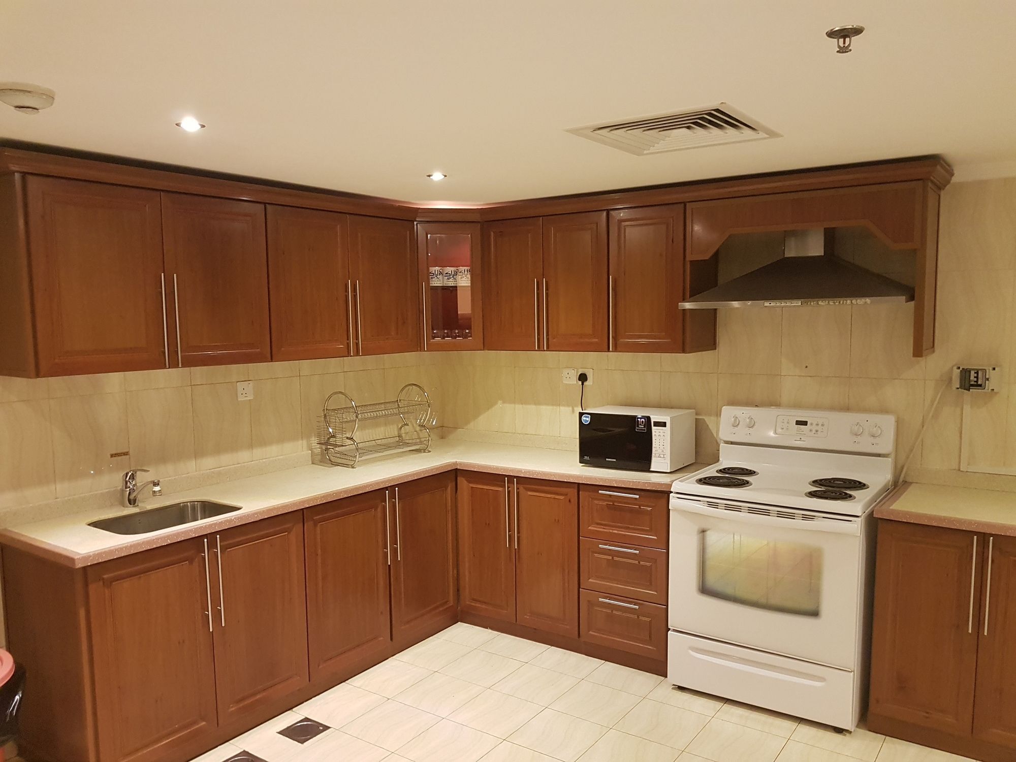 Taiba Suites Madinah Medina Eksteriør bilde A modern kitchen