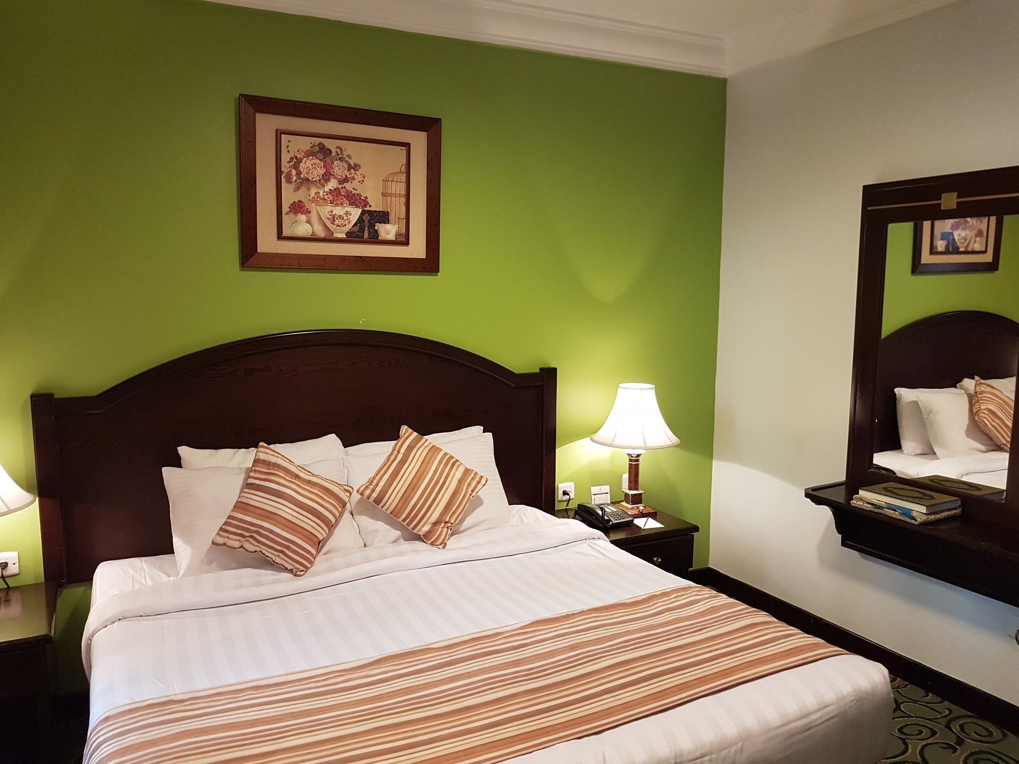 Taiba Suites Madinah Medina Eksteriør bilde Deluxe Room