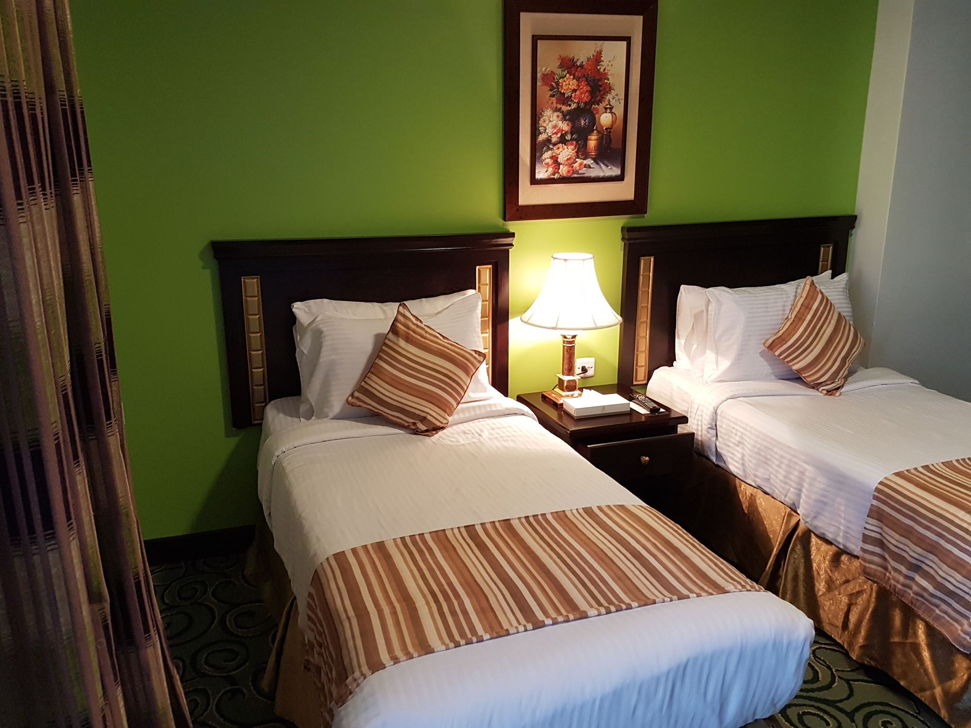 Taiba Suites Madinah Medina Eksteriør bilde A room at the hotel