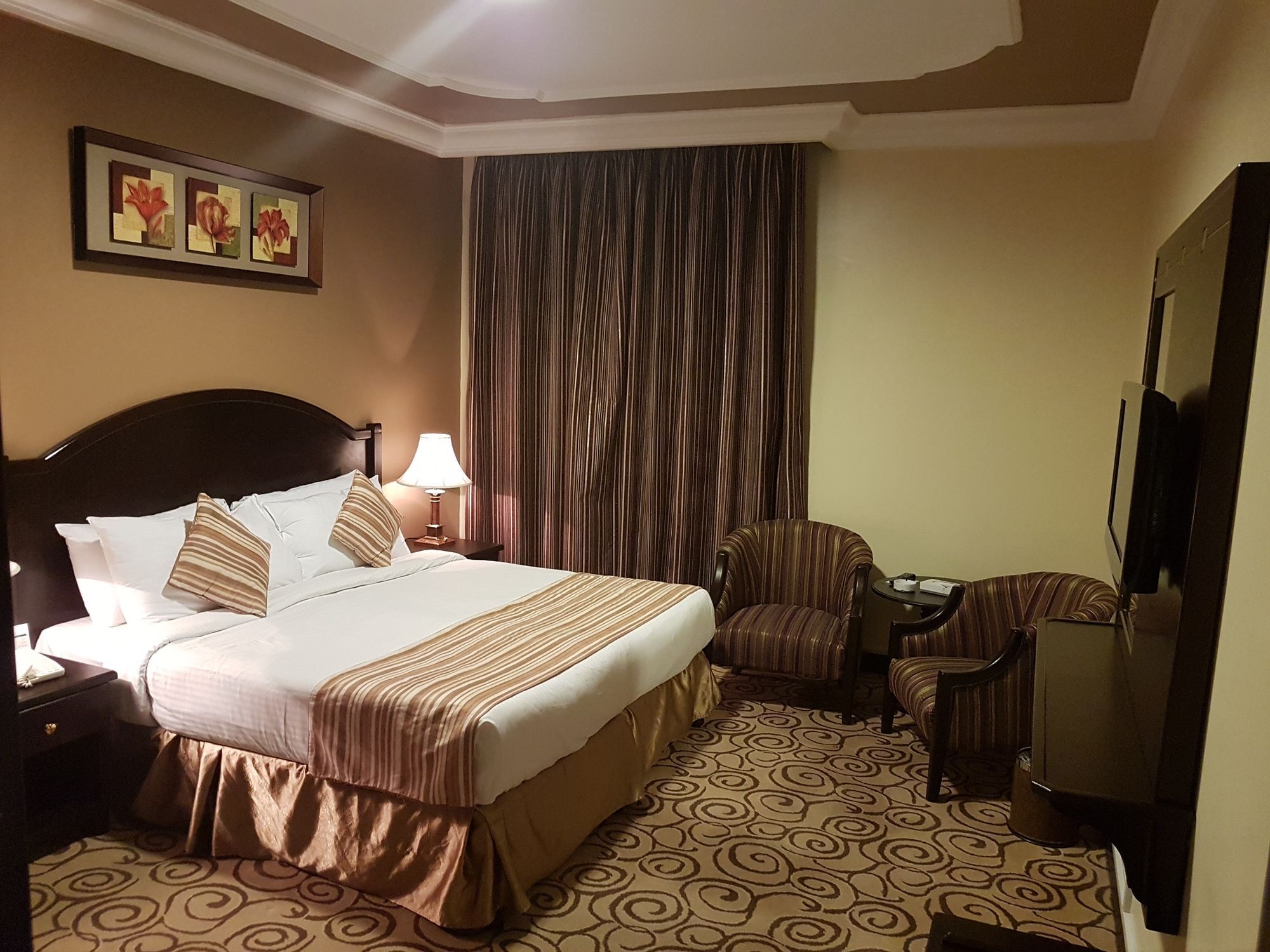Taiba Suites Madinah Medina Eksteriør bilde A room at the hotel
